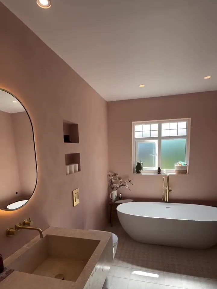 Bathroom pigmented to colour