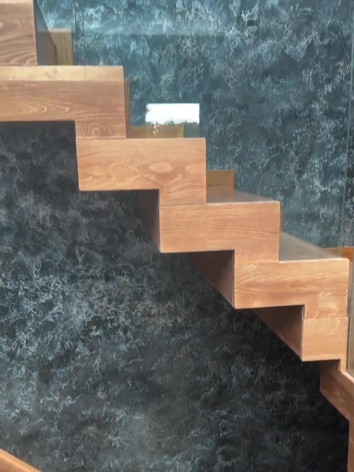 Stair run in polished plaster