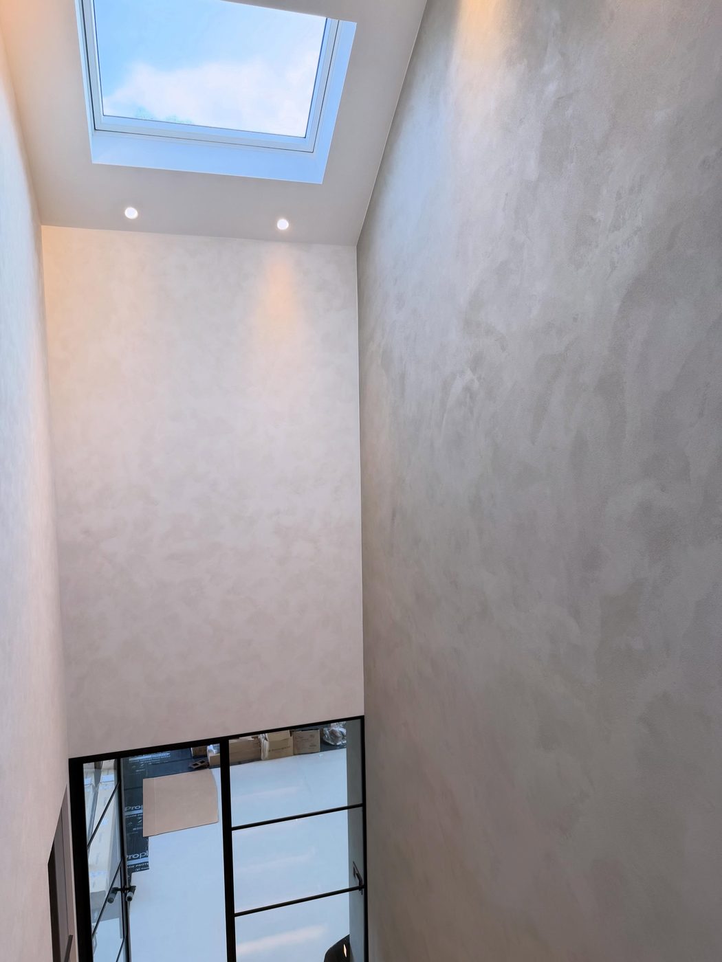 Double-height stairwell, no joins